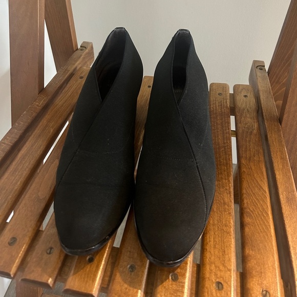 Stuart Weitzman Black Suede Heels - Picture 8 of 9